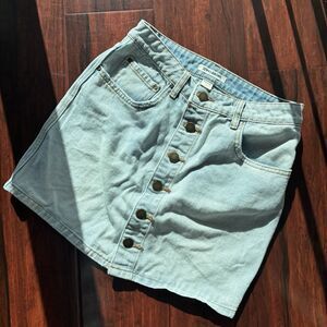 Billabong Women’s Denim Mini Skirt Button Front Size 27 Light Wash Distressed